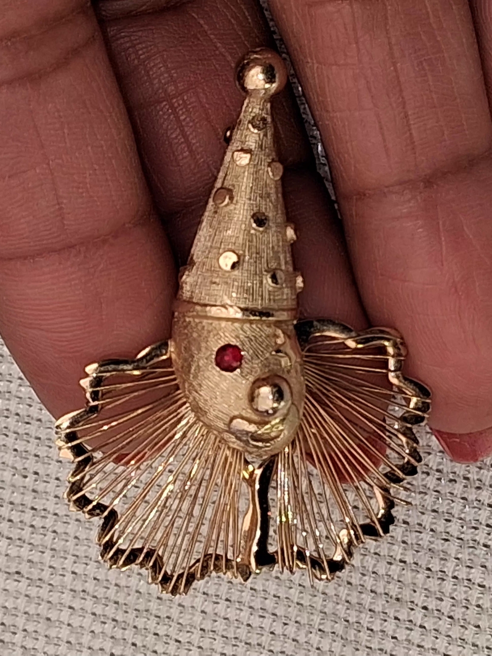 Brooch - Picture 2 of 8